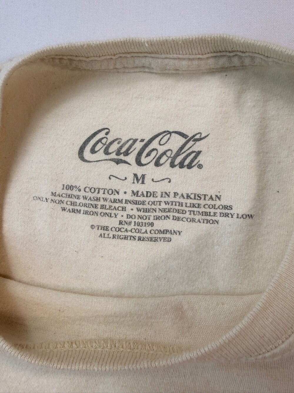 Vintage-style Coca-Cola Feelin Peachy in Atlanta Graphic Tee Sz M collector - Picture 6 of 6